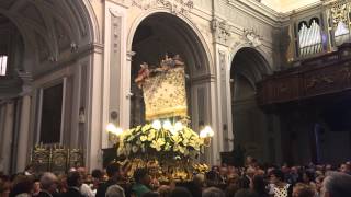 Uscita processione della Madonna dei Martiri dallinterno della Cattedrale di Molfetta Ba [upl. by Reggi70]