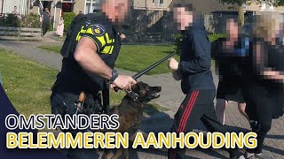 POLITIE  Omstanders belemmeren aanhouding  Inzet politiehond  Politie Almere [upl. by Ladd]