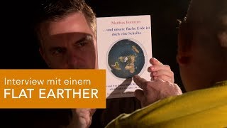 quotDie ERDE ist eine SCHEIBEquot  Interview mit einem Flat Earther [upl. by Earahc437]