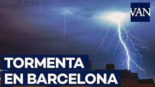 TORMENTA en BARCELONA  Un violento TEMPORAL despierta a los barceloneses [upl. by Baptiste]