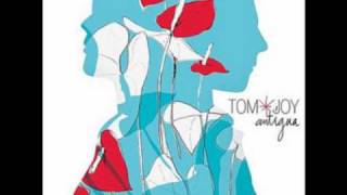 Tom amp Joy  Sous Tes Ailes [upl. by Tyre579]